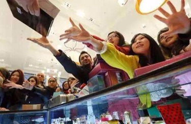 燥中国美女教师骚逼中国人依然爱赴日旅游 消费已由爆买转向网购
